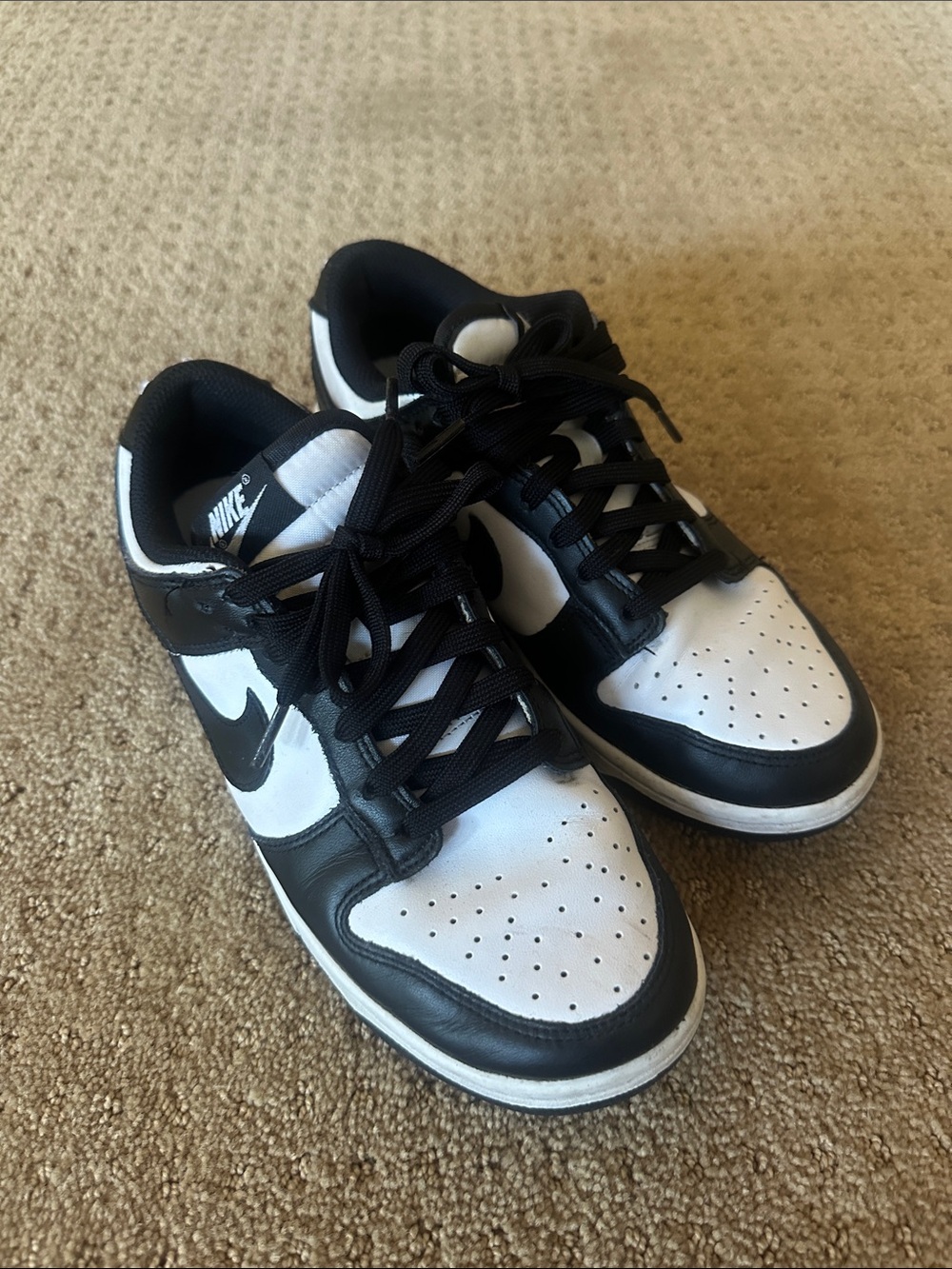 Nike Men’s Black and White Low-Top Sneakers
